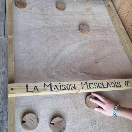 La Maison Mescladis בית נופש